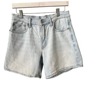 American Eagle Strigid Relaxed Light Wash Denim Shorts Size 6